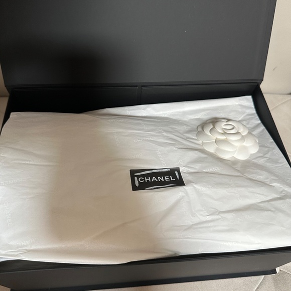 Authentic Chanel 255 - Picture 12 of 12